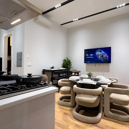 Highend House With 1 Free Parking, Rooftop Nyc Views And Backyard With Deck, 6Brs, 2Fl Plus Bsmt, 10 Beds, 3 Bath, Sleep 19, 20 Percent Off